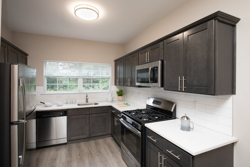 Kitchen with Appliances in Fair Lawn Commons Apartment