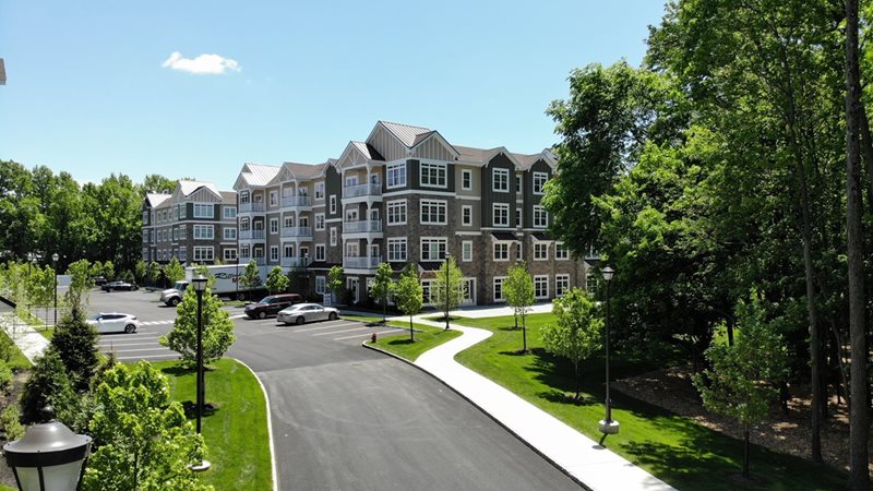 Outside view of the Birchwood Park apartment community