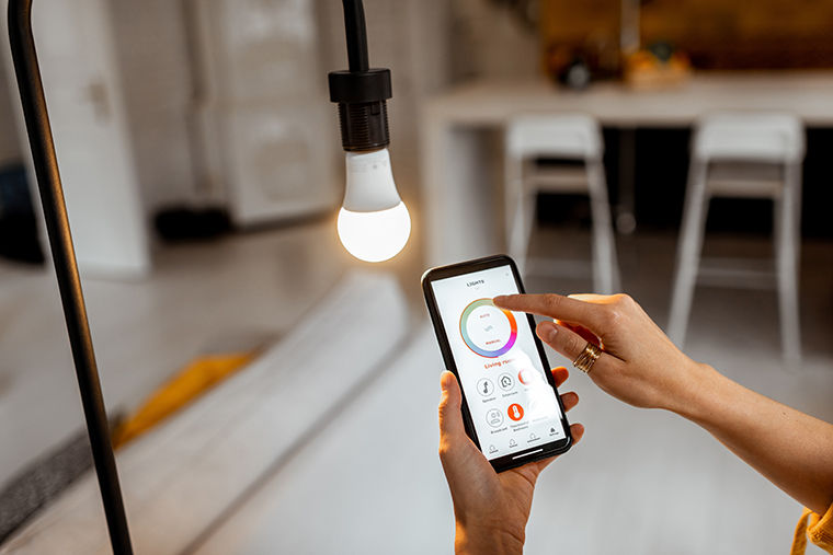 Adjusting smart light bulb with smart phone